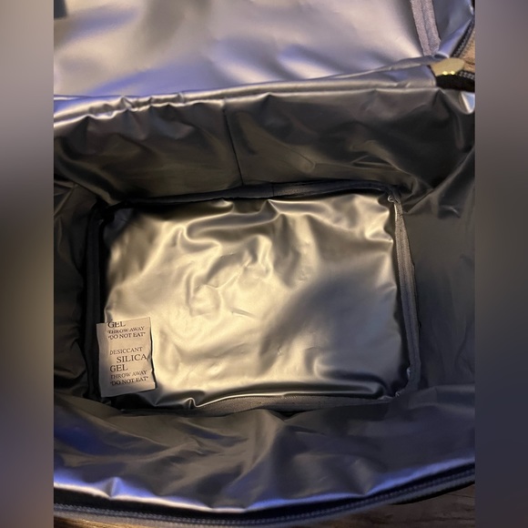 Betsey Johnson Doughnut Lunch Tote - Picture 6 of 12